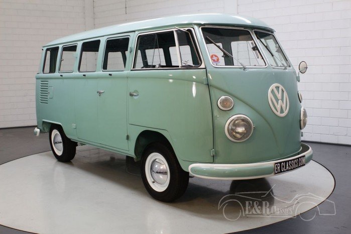 deuropening expositie Ijdelheid Volkswagen T1 bus te koop bij ERclassics